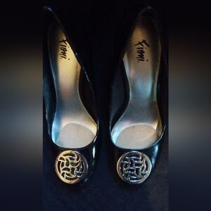 FIONI Clothing Black Heels with Intricate Silver Design